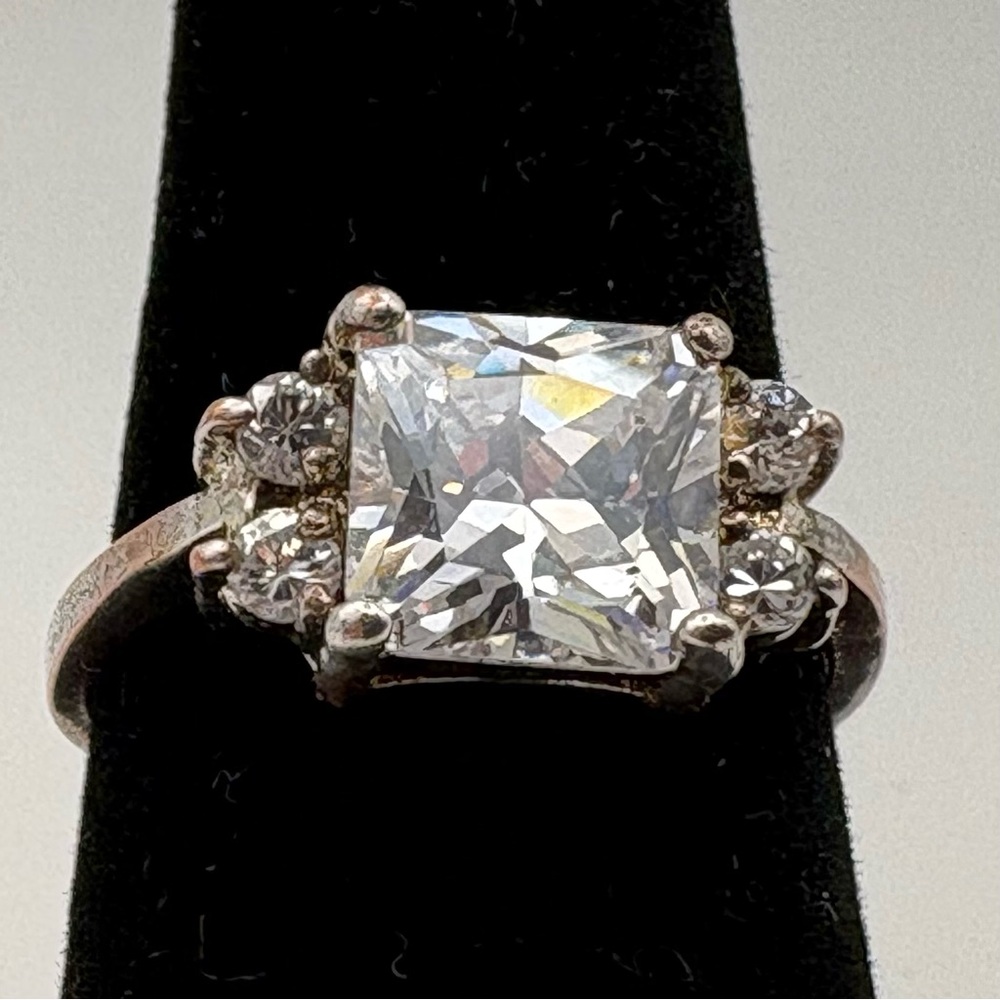 Elegant Silver Women's Ring with Clear Stones